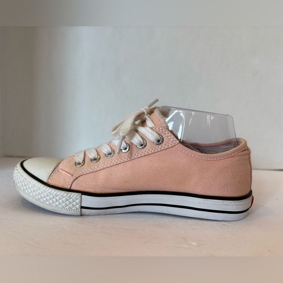 Levi’s Stan Buck Chuck Taylor style peach canvas sneakers size 6.5 - Picture 2 of 10